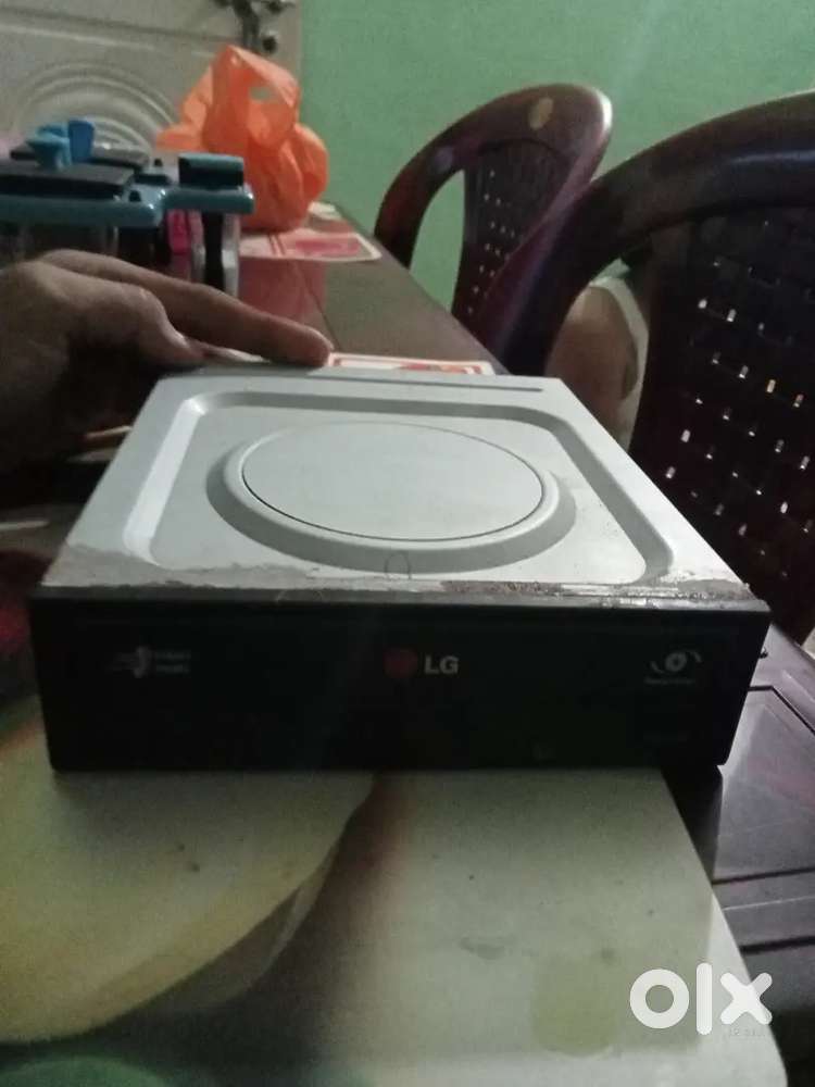 A cd/dvd player
