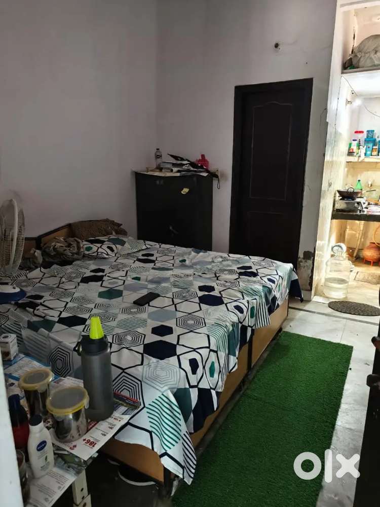 Male Roommate Required -&gt; Alpha 1 Greater Noida