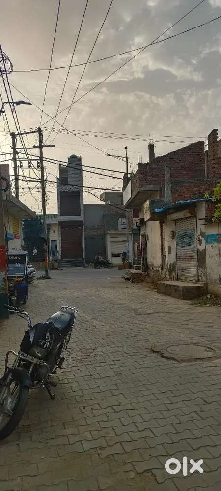 Gannaur se khanpur road k pass Jane wale raste pr hai official h plots