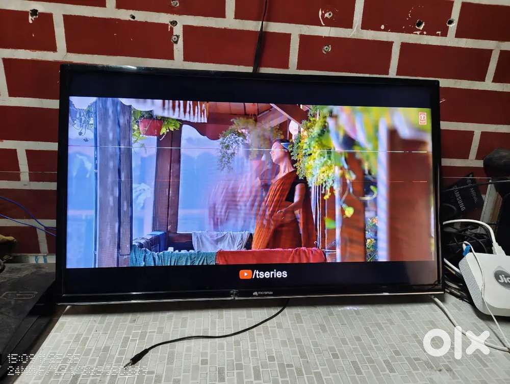 Micromax led tv 32 inch display pr 2 line hai