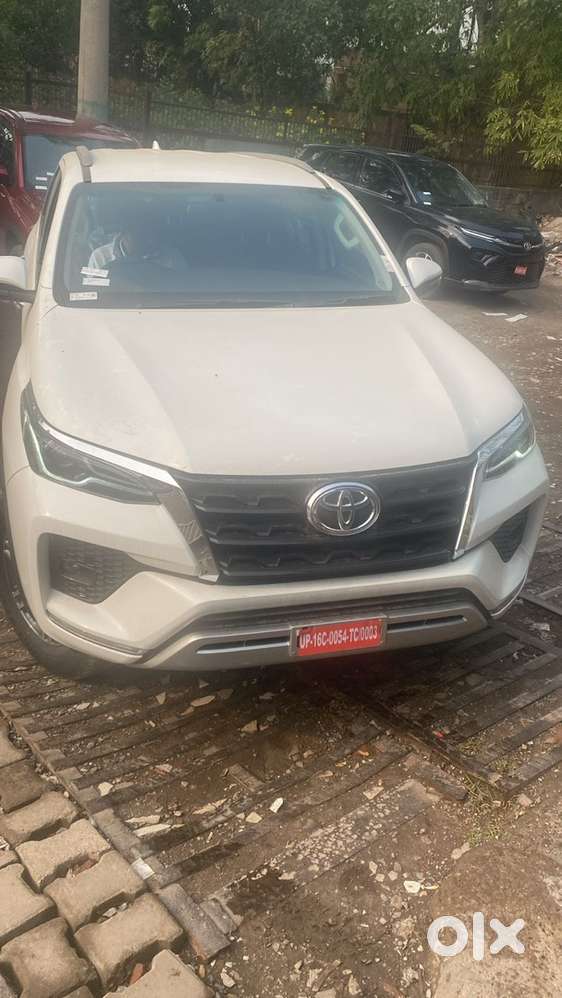 Brand New Toyota Fortuner White Colour Just 2500 kms Doctor Driven