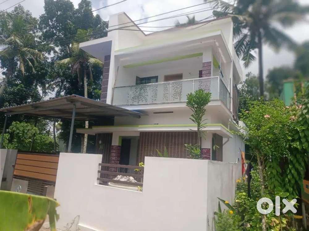 കൊല്ലം പെരുമ്പുഴ സൊസൈറ്റി മുക്ക് നാല് സെന്റ് 3 ബെഡ്റൂം വീട്