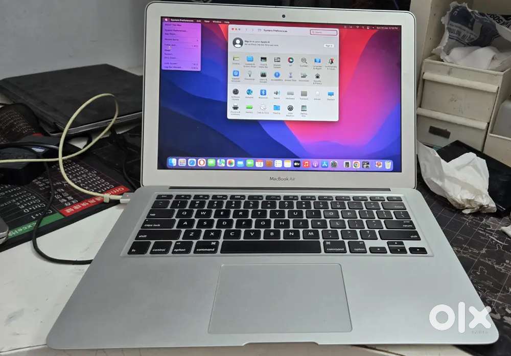 Macbook Air i5 2017 8/256gb with charger, good battery backup.