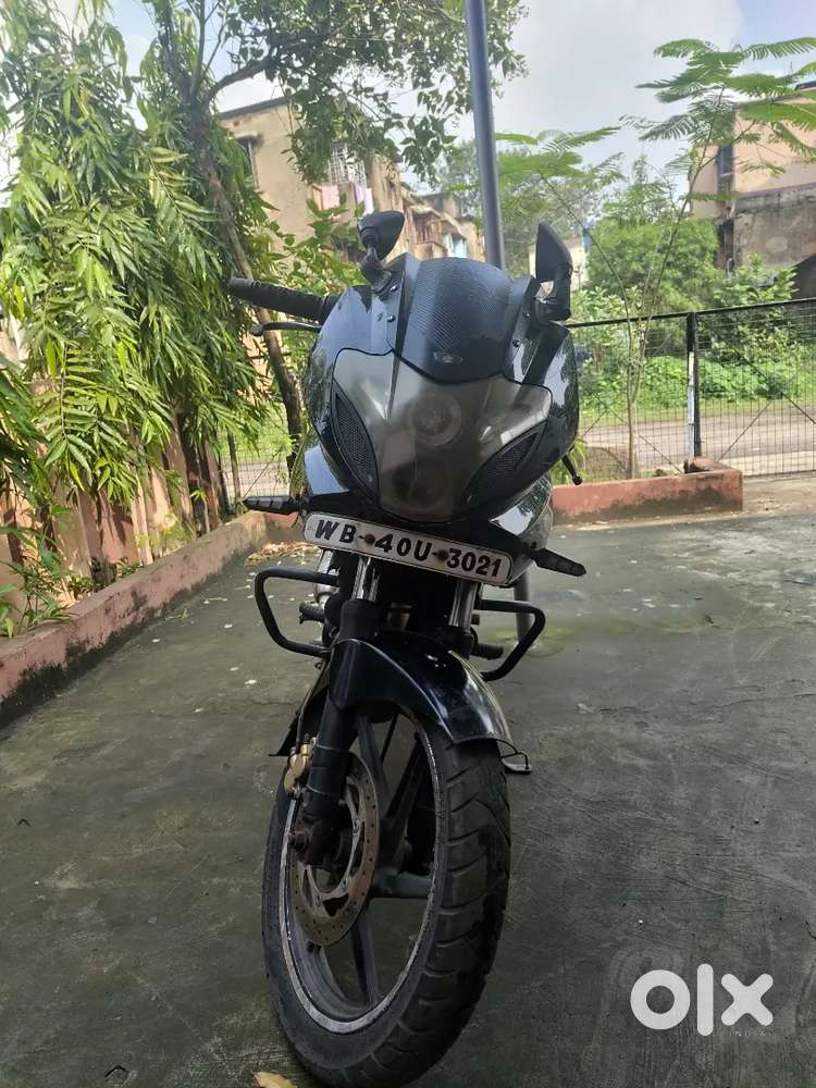 Bajaj Pulsar 220f