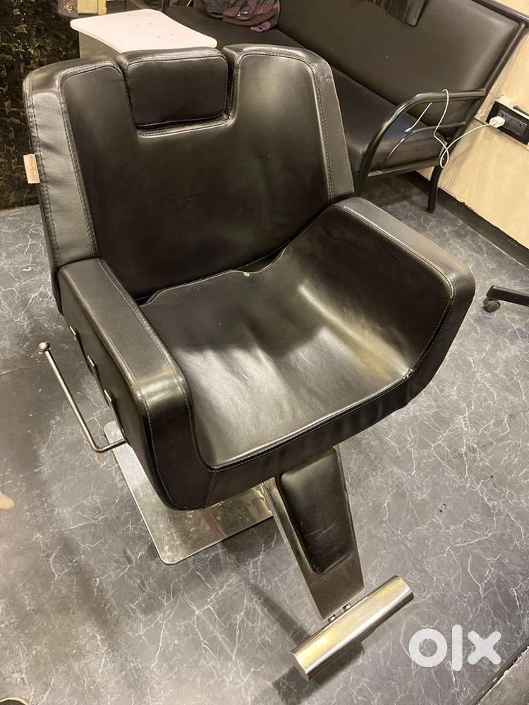 Saloon chair