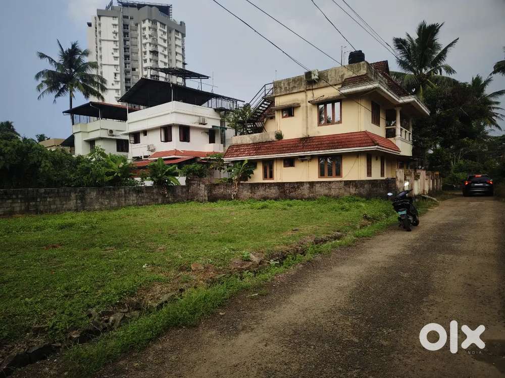 6CENT GATED COMMUNITY PLOT FOR SALE IN VYTTILA KANIYAMPUZHA RD