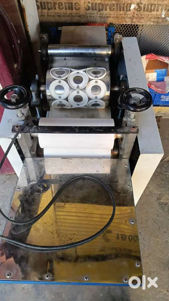 Momos bnane wali masin