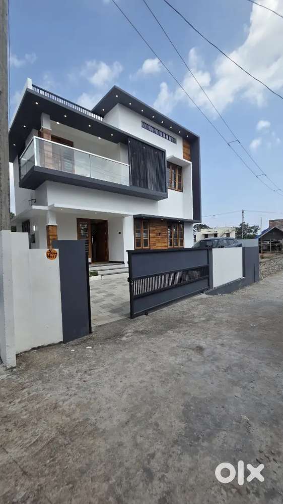 New house kazakootam srekarym powdikonm 4bhkmain road near house
