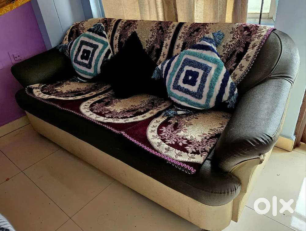 Sofa set(3+1+1)  in good condition