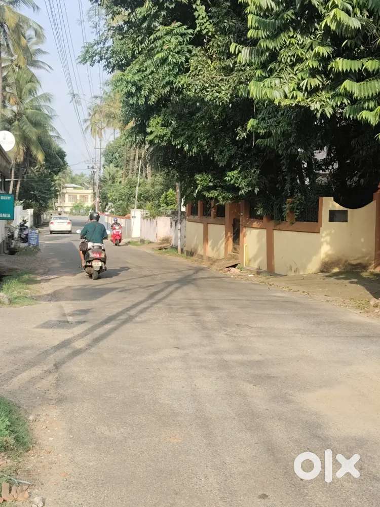 Thrissur kuriachira 30 cent plot for sale per cent 17 lakh