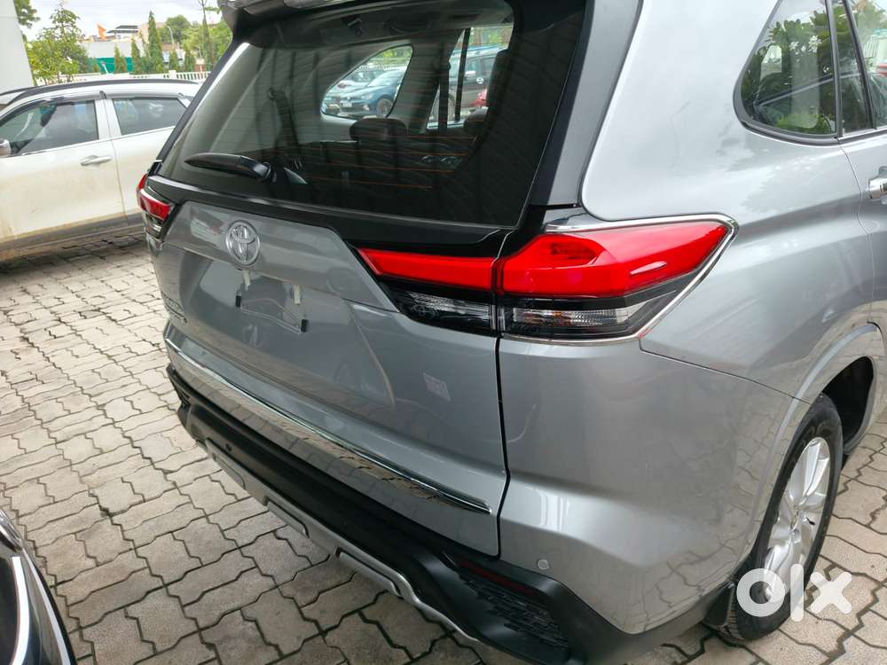 Toyota Innova Hycross 7S OPTION, 2025, Petrol