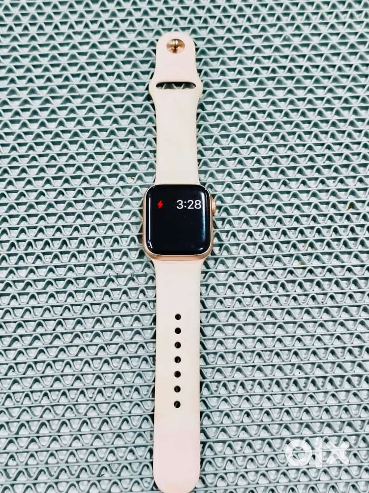 Apple Iwatch Series 4 40mm GPS Rose Gold Brand New Condition