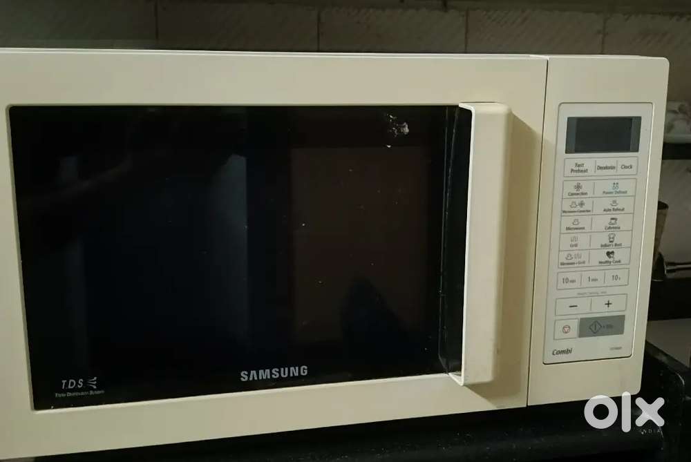 Samsung Microwave Oven in not working condition. Needs repairs