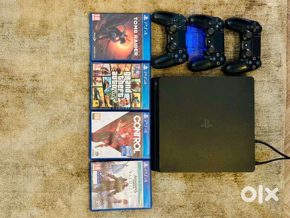 PS4 mint confition with 3 controllers and Games