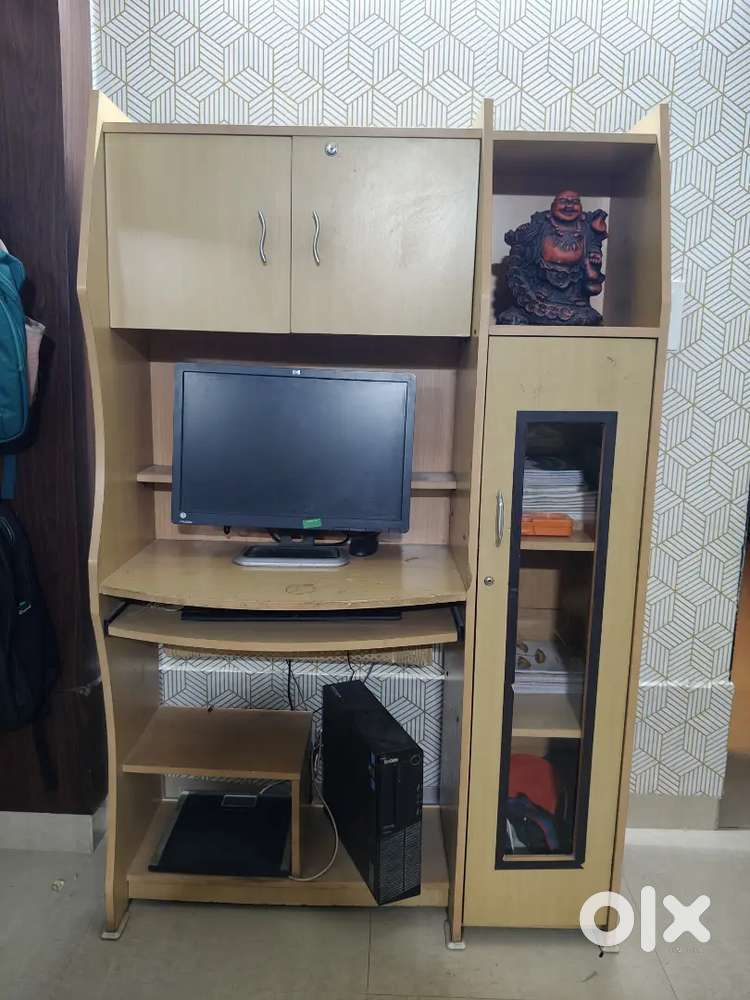 Stylish Heavy Duty Computer Table 42x15x66 inch Excellent