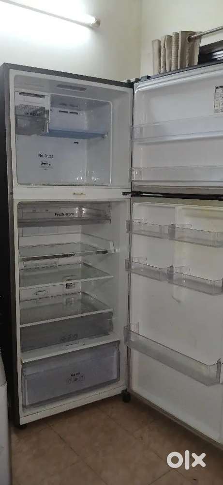 Large Samsung refrigerator in super clean condition