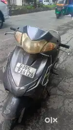 Full condition hai bus body mai scratch hai