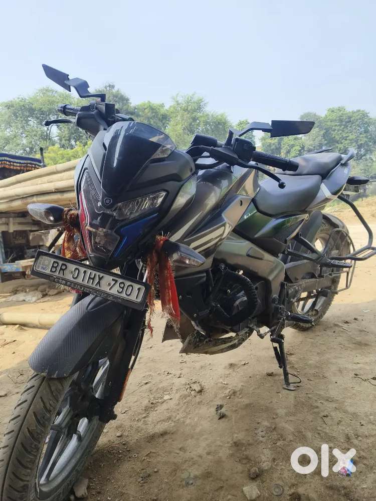 गाड़ी अभी नया है कोई भी दिक्कत नहीं है बाइक में। अर्जेंट सेल