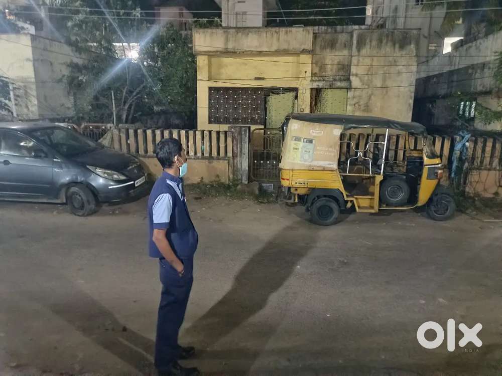 Square Yard 1,10,000 South Facing (negotiable)