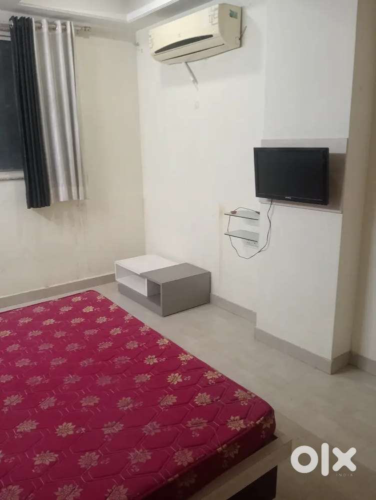 Fully furnished flat near Patrakar circle