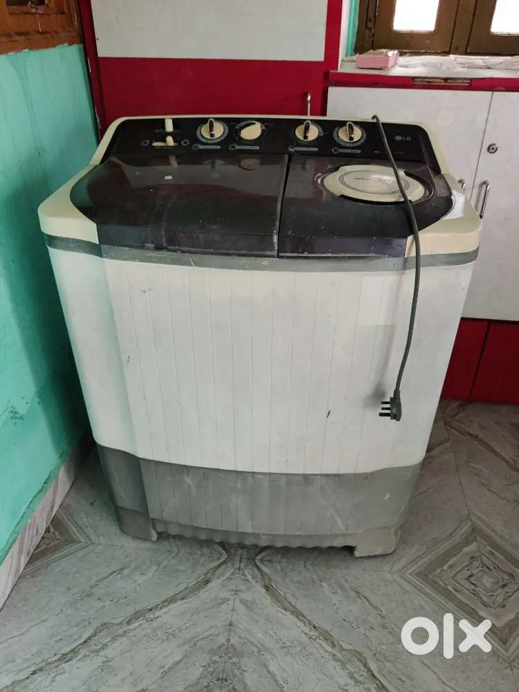 LG washing machine good condition price 4000