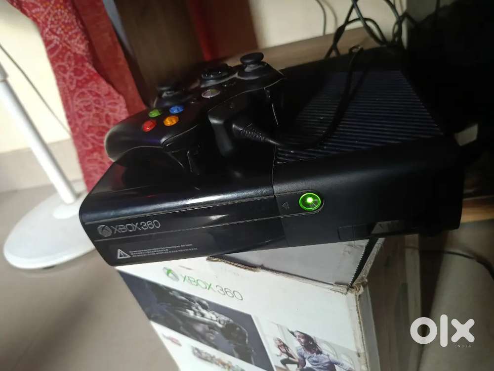 XBOX 360 with 18 GAMES and 2 controllers