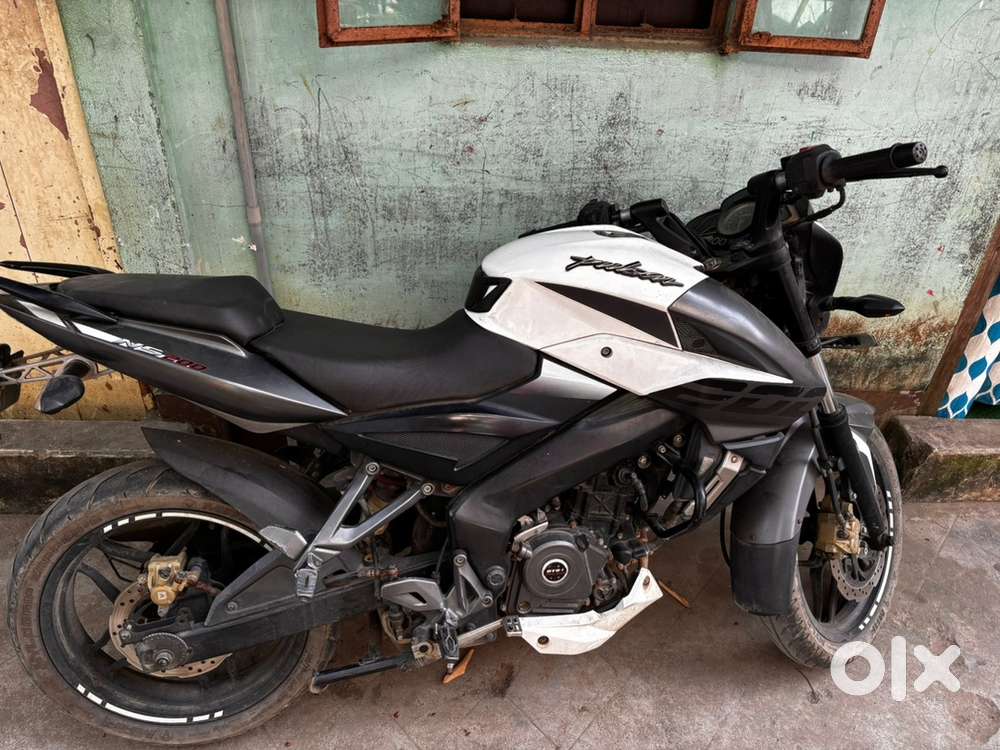 Pulsar 200ns white color