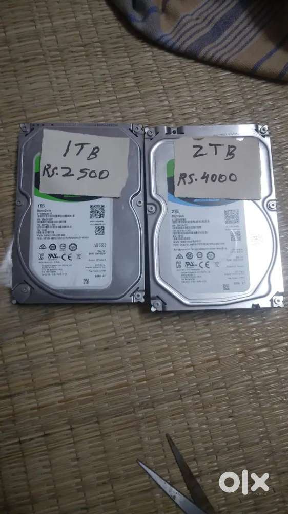 2TB hot desk  disc Taikin AC remote , two wheeler, single cot bed only