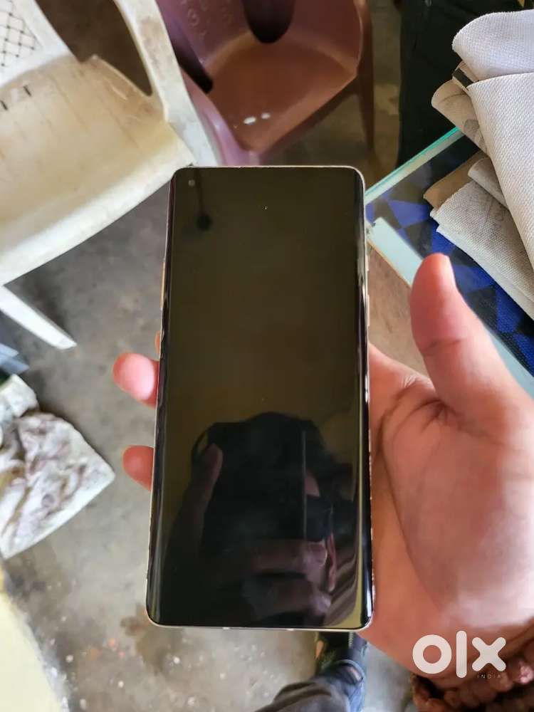 One plus 8   5G.    8 128 gb