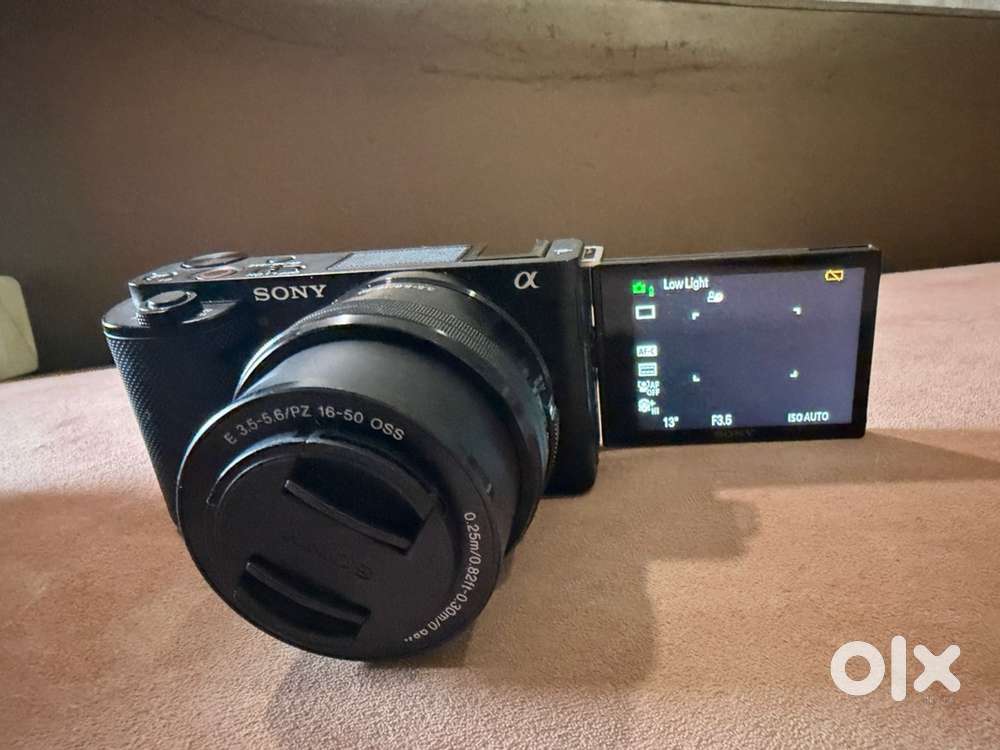 Sony zv-e10 mirror less camera hardly used