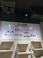 Marketing and sales staff for crockery and home decor store