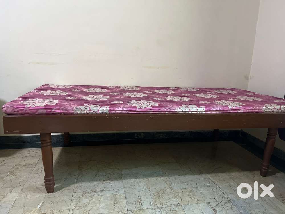 Single bed with matress