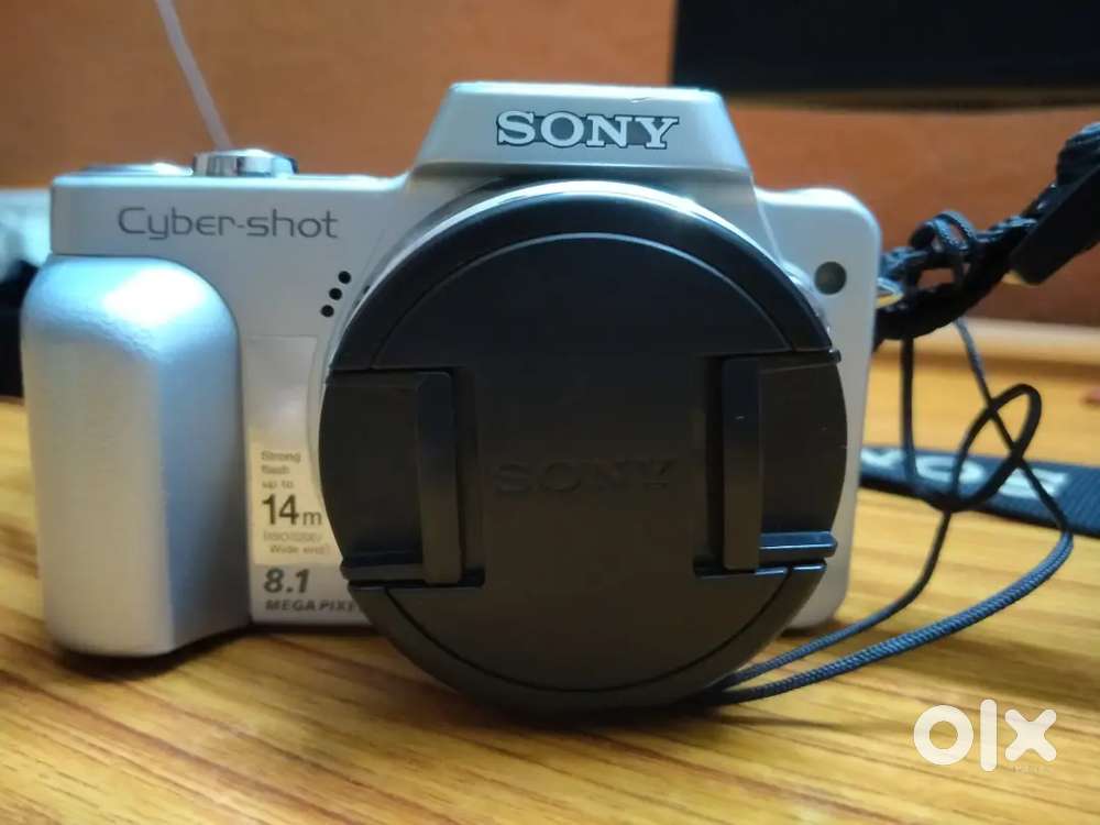 Sony Cyber-shot DSC-H3 Silver Colour, Memory Card, camera pouch