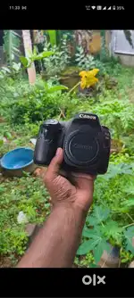 Canon 80D Kit Lens 18-135mm + 2 Batteries & Bag