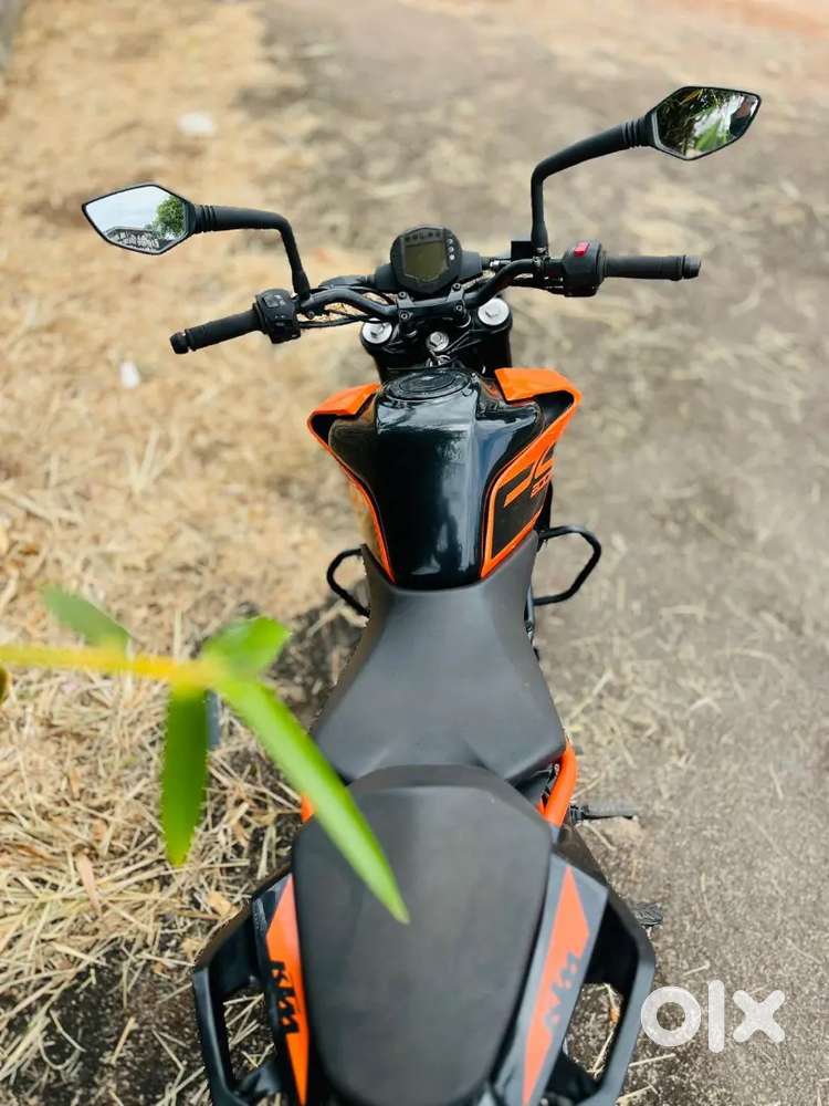 Duke 200 showroom service