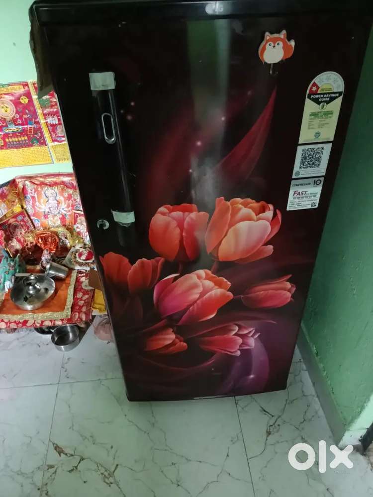 Fridges 6 mouth old hai prices 12000 new