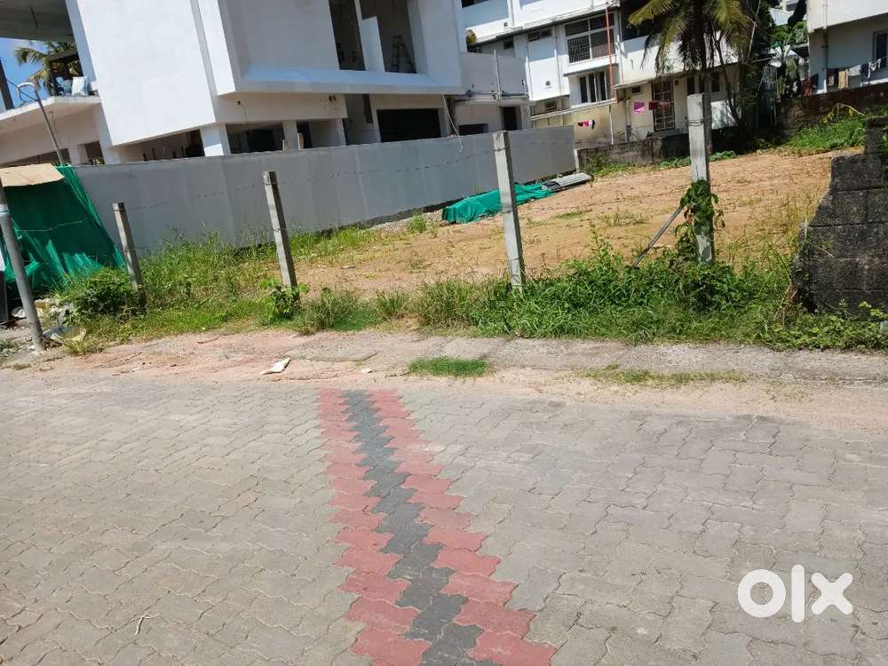 Home plot having extent of 7.660 cents