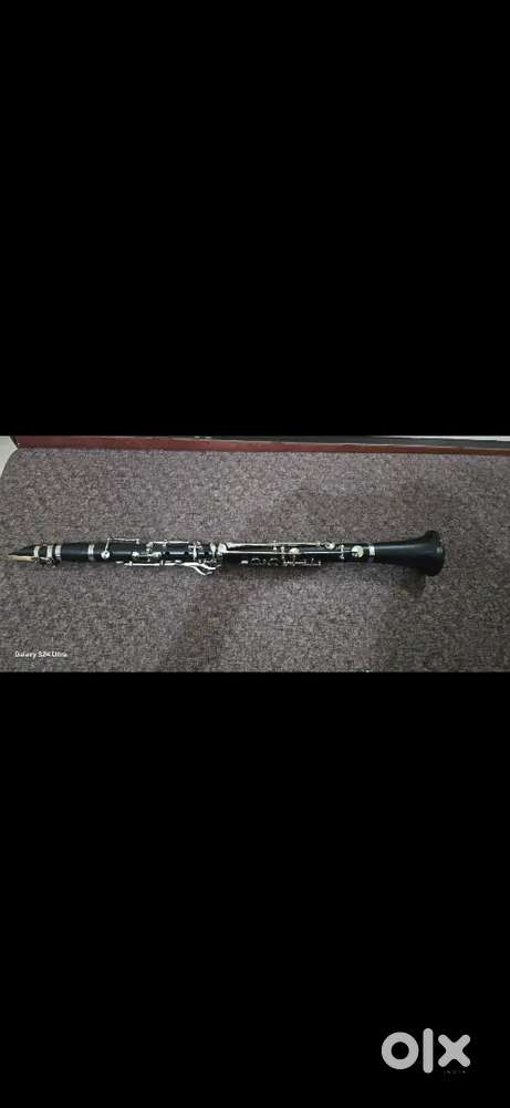 Want to sell Clarinet in good working condition with new reed vendorin