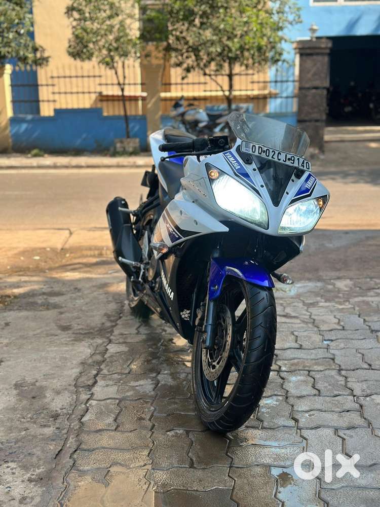 Yamaha R15 V2