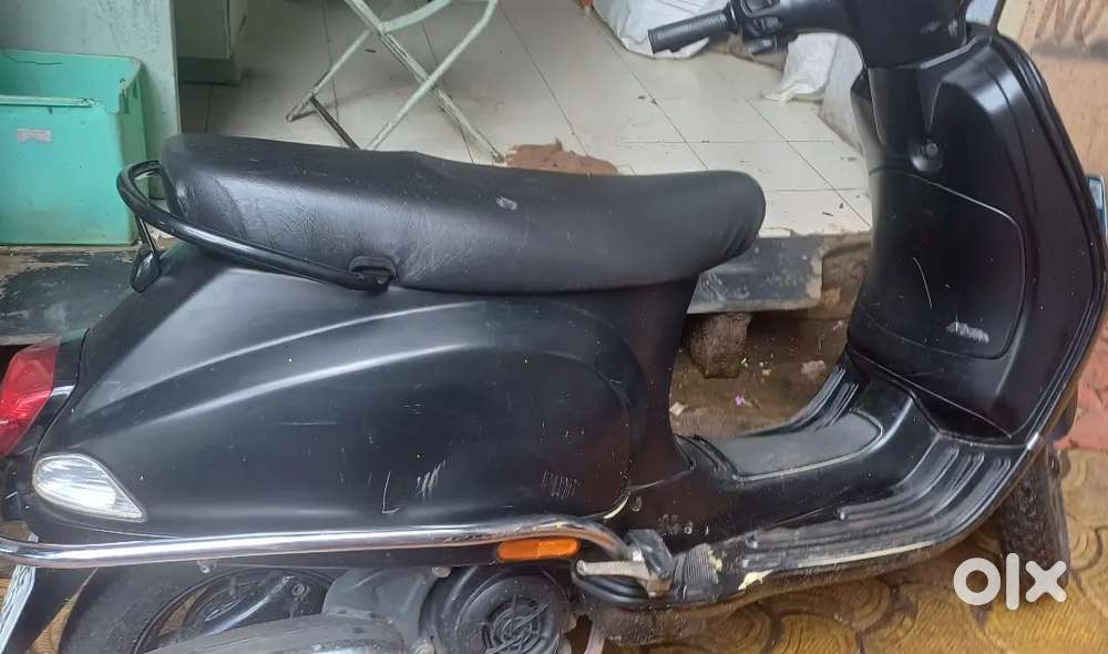 Two wheeler Vespa LX at only Rs 1lac black colour