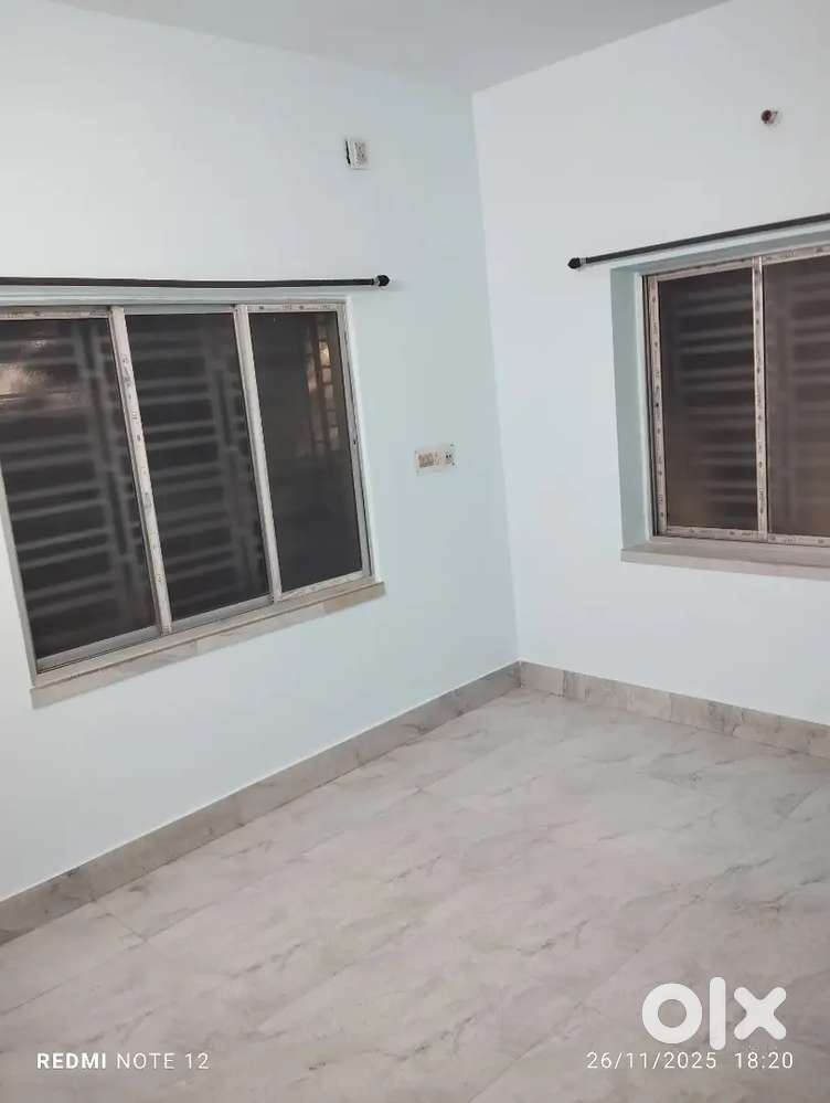 Rent 2bhk in main road golf green