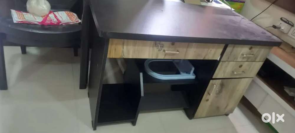 Bad ni gadi and computer table