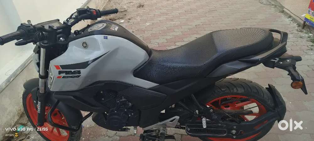 Yamaha FZS V4