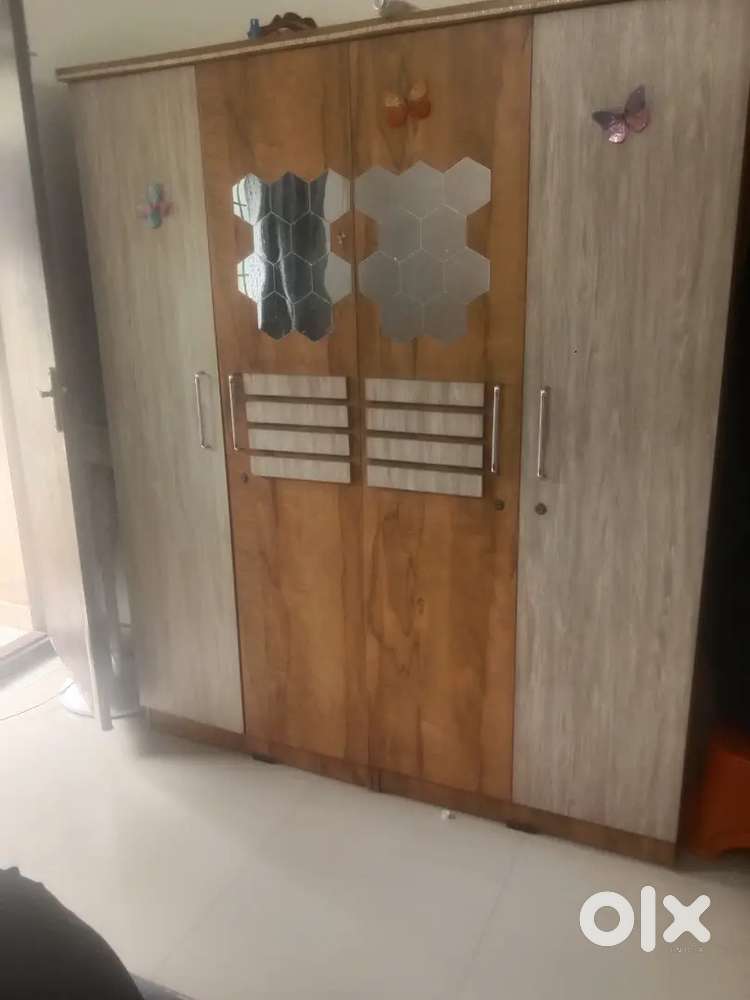 4 door cupboard