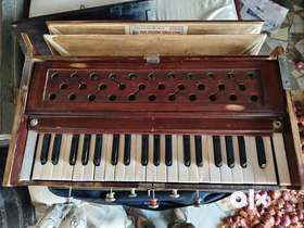 Jurman jubliat male male old harmonium very good condition double bellow good air fitting no mainten...