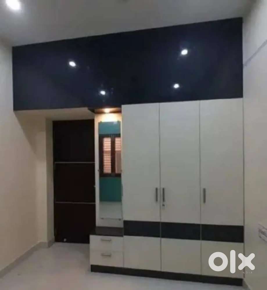 आपके फलेट में वुडन फर्नीचर वकॅ अब लेबर से बना देंगे