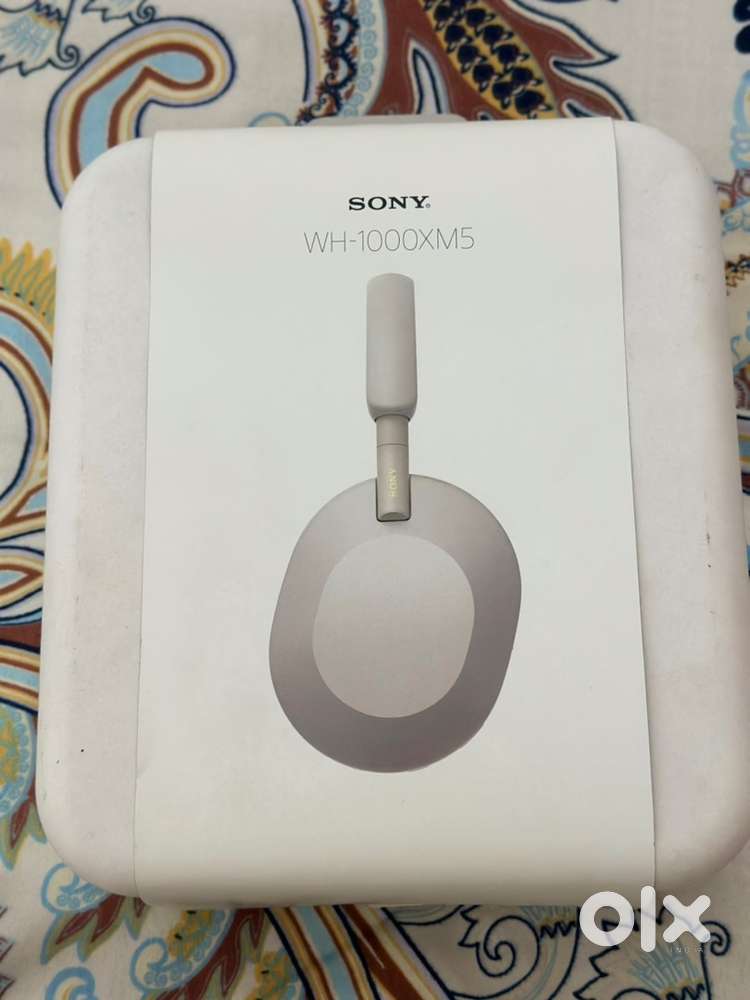 Sony WH-1000XM5 headphones