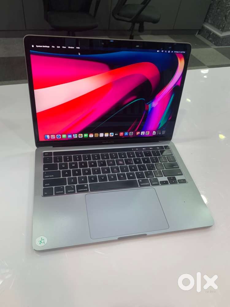 MacBook Pro 2020 13inch i7 32GB 512GB Warranty