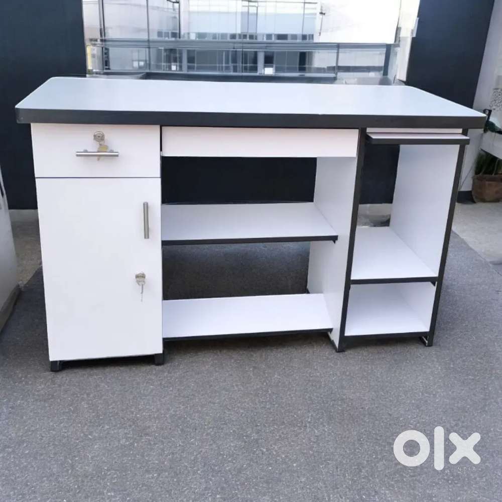 White Computer Table in Vadodara