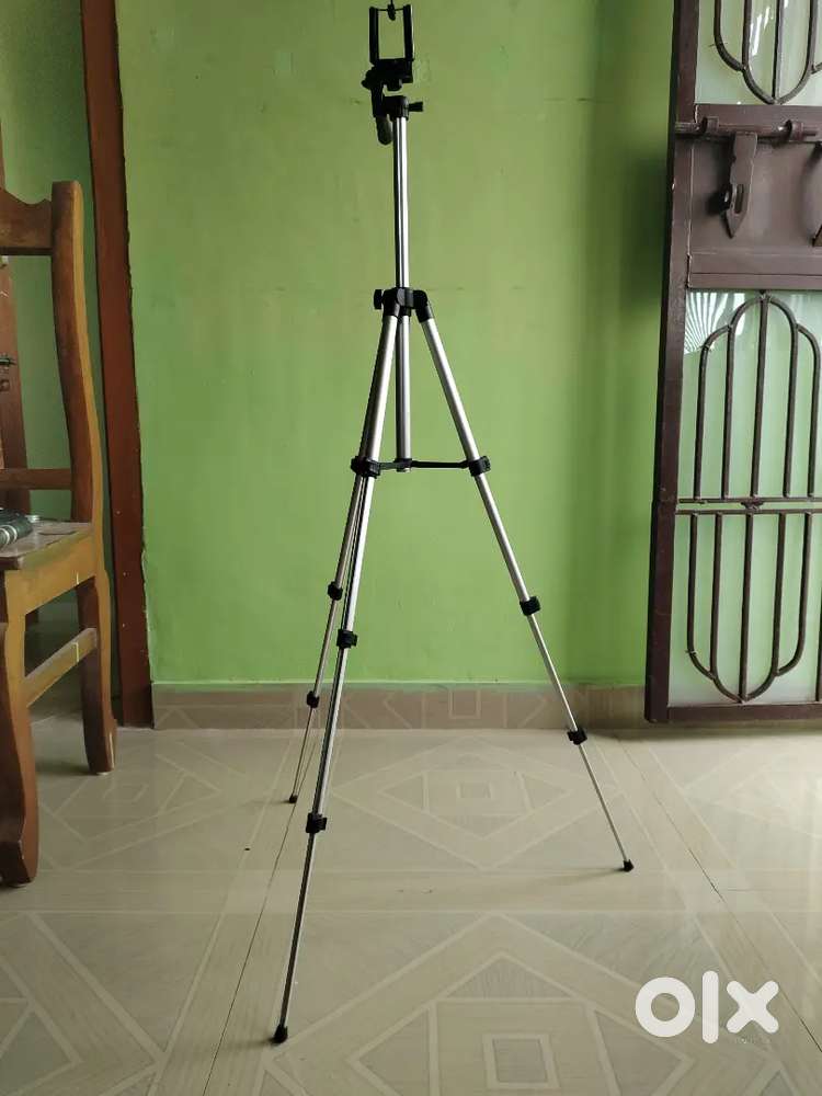 Old Aluminium Tripod Stand For Sale – Achhi Condition Mein